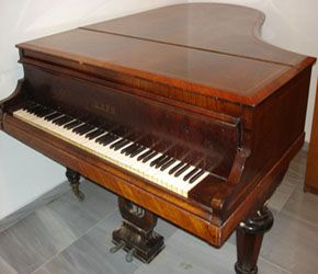 Antika Kuyruklu Piyano